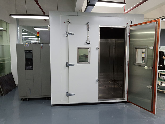 步入式高低溫試驗(yàn)機(jī)實(shí)拍圖